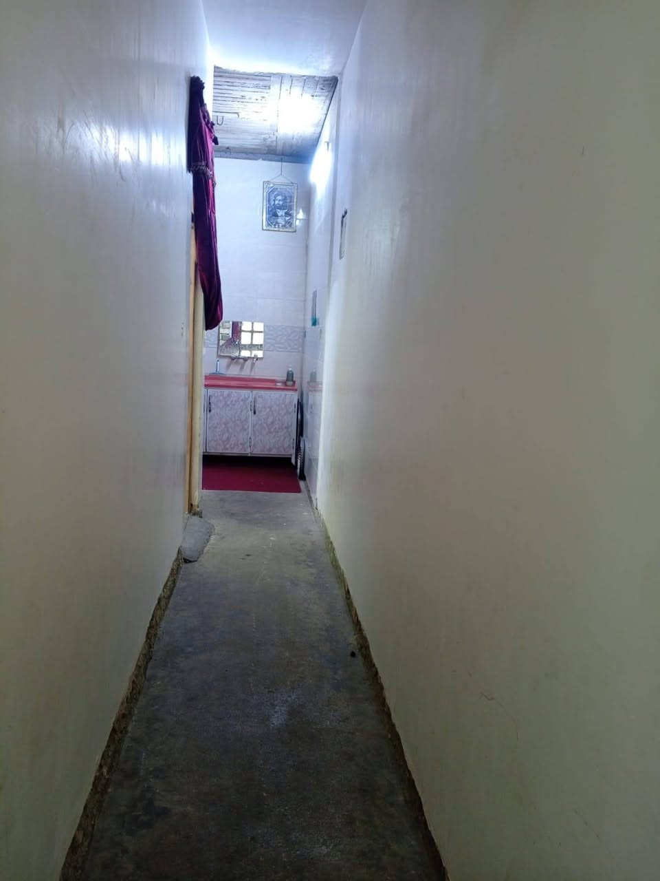 السلام عليكم دار للبيع 100 متر بغداد الكمالية بستان علي كمال عل شارع اول شارع تقاطع مرطبات  ***********
