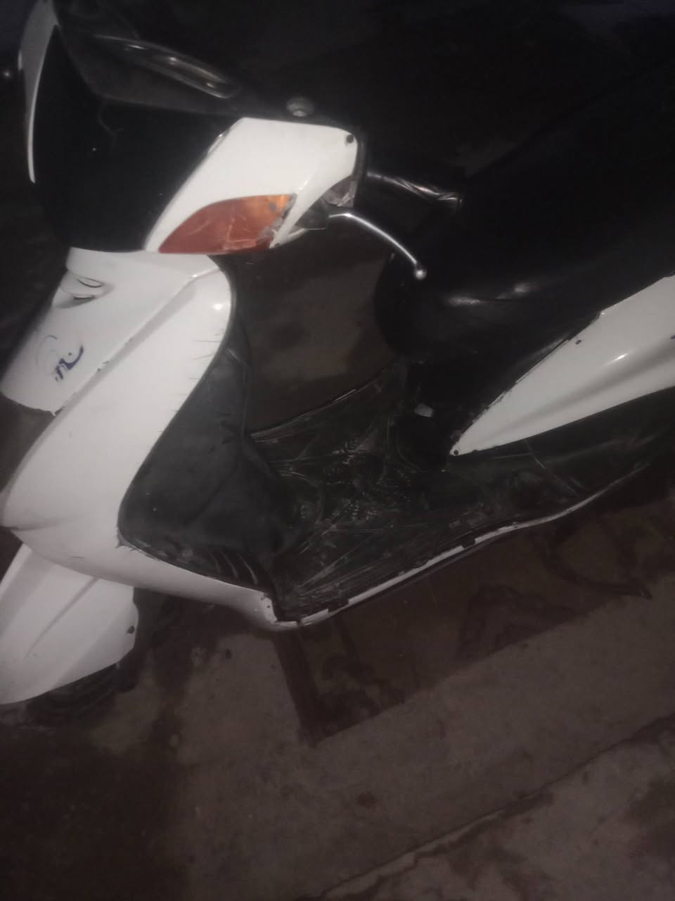 سلام عليكم دراجة سكنس ١١٠ياباني شغالة سلف هندر كهربائيات شغالة بس الكلج إلمامي بي صوت رايدهة ب٣٥٠ وبيهة مجال مدينة الصدر ***********
