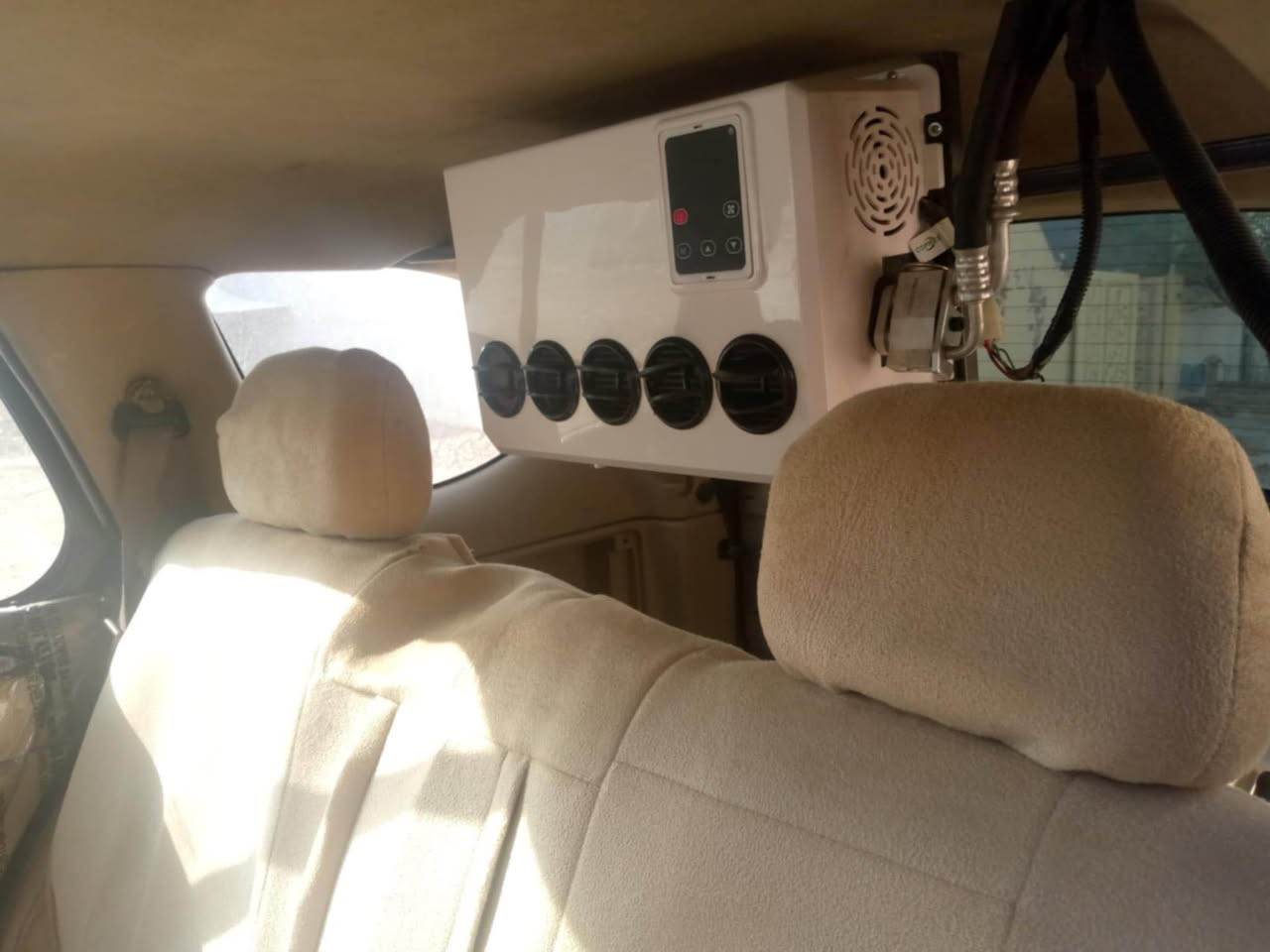 جی ئێم سی ئینڤۆی
مۆدێل ٢٠٠٤
تەبرید سارد و گەرم
٤ تایەی تازە 
سەدر ی لۆکە
چرکەی نیە
ئارمی سلێمانی
ئەگەر موشتەریت پەیوەندی بکە
***********
سعری ٥٠ گەڵایە و معامەلەشی تیایە
سەیارەکە لە کەلارە السليمانية, العراق
