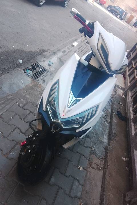 درجه شحن سرعهة 85حقيقه بطياريت 32انبير ليثوم شغال كل شي بيه بس الهورن ونقص مالتهة كفر مثل ما موضح بل صوره الخلفي والكدام دراجه نضيفهة  العنون رسلني علا الوتساب انطي الك او شيخ عمر معمل خايطه العسري حماده الحلاق بصفهة