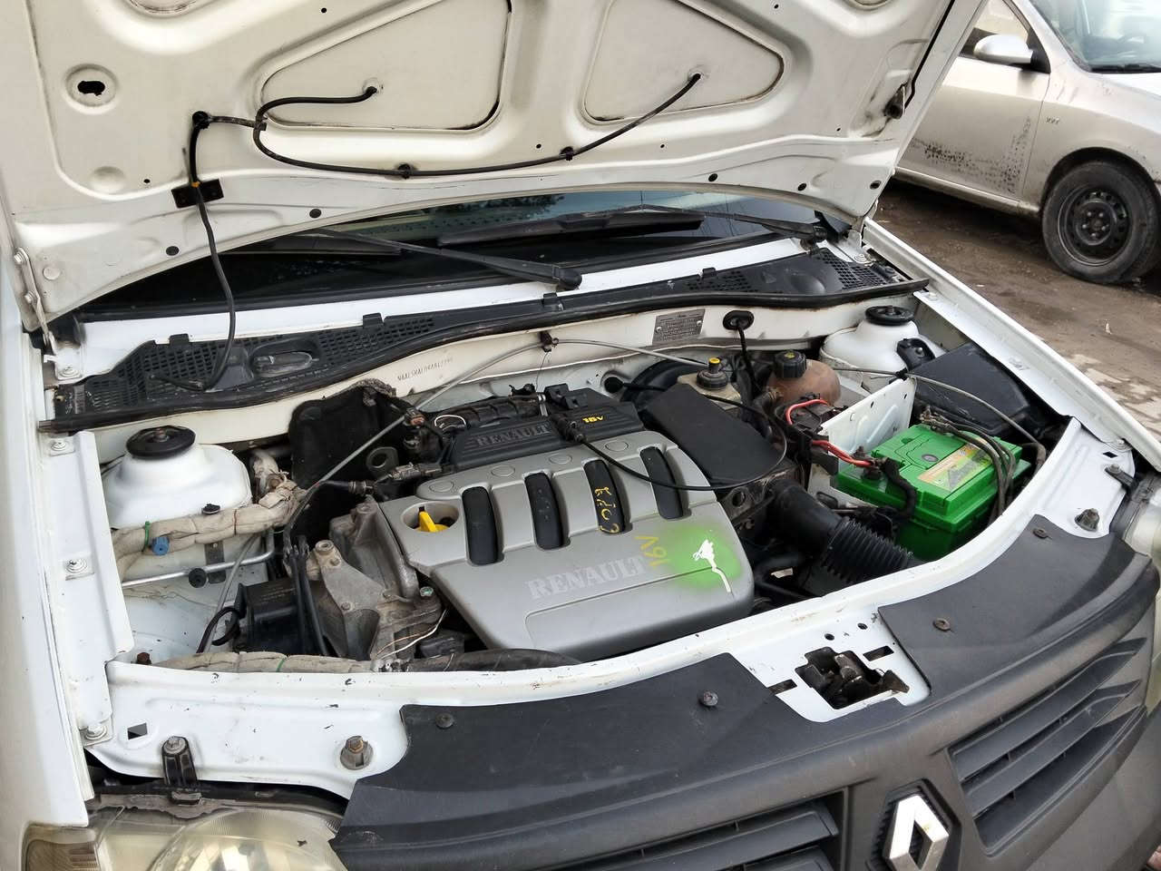 رينو لوكان 2009 رقم دولي سنويه 2029 كير ومكينه مكفولات صدر وحداديه جديده مكفوله من الضربه والصبغ بيها بس الذيول حافات البيبان رشيتهن درجه اولئ   مكاني بغداد مدينه الصدر عارضها ب 46 وبيها مجال ‏‪***********
