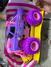 سيارة أطفال • ريموت كنترول • عين التمور