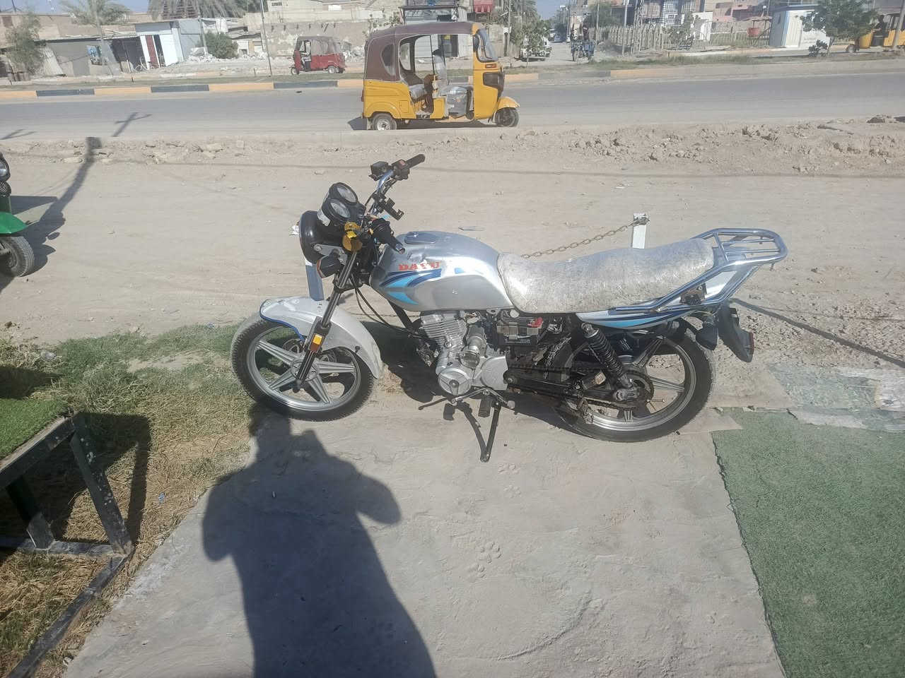 السلام عليكم دراجه للبيع دايون عضم موديل 20 دراجه منقصها كلشي بس كهربائيات السعر 500 وبيها مجال العنوان الهاشميه بابل***********
