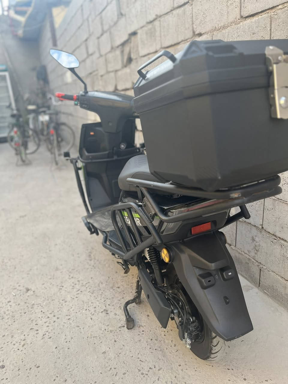 دراجه سكنس مدرع 2025 للبيع
بطاريات 6 مصطره 

مكان دراجه بغداد المحموديه 

دراجه كلش نضيفه و جديده اي شخط ما بيها 

سويجات 2 بصمات 2 كارتان 2 

لايتات زنون عالي ناصي 

حجم الملف 2000

*********** اتصل او واتساب  او خاص
