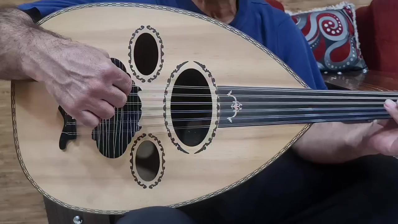 سلام عليكم للبيع عود تركي نضيف جدآ صوت عالي جهور ومميز مكان شهداء البياع السعر 130 الف للاستفسار  *********** يوجد واتساب
