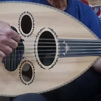 للبيع عود تركي نضيف جدآ صوت عالي جهور ومميز مكان شهداء البياع السعر 13...