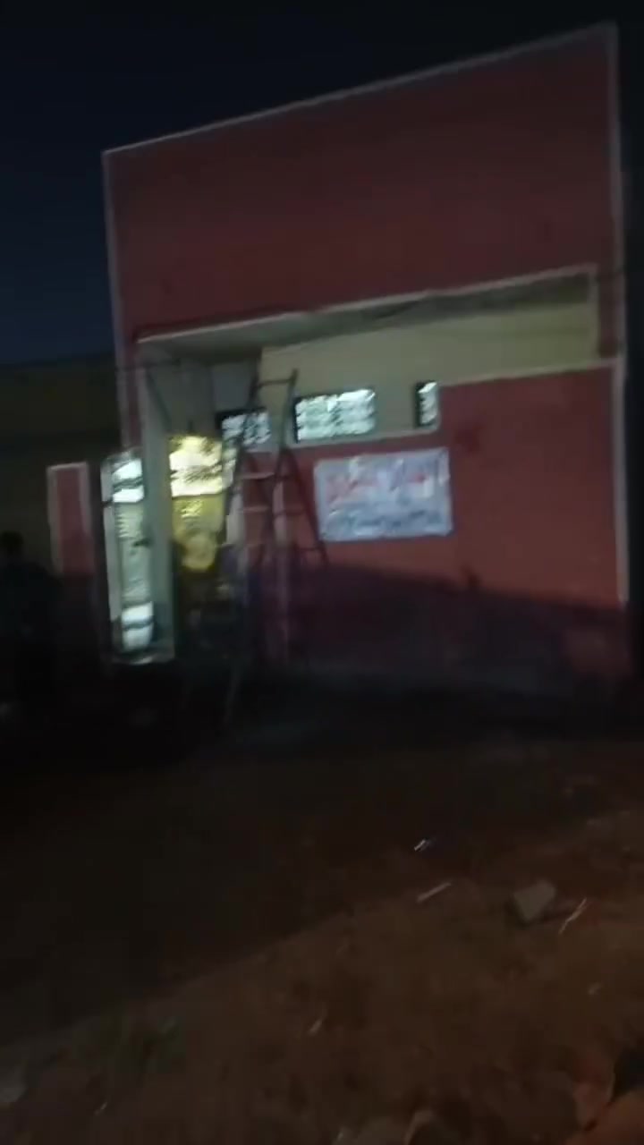 سلام عليكم بيت 100 طابق ونص زراعي خلف سده مقابيل شارع ابو هيثم على شارع الرئيسي مو بالفرع شارعه 25 متر بيت جهاز ونضيف 
*********** 

سعر مناسب
