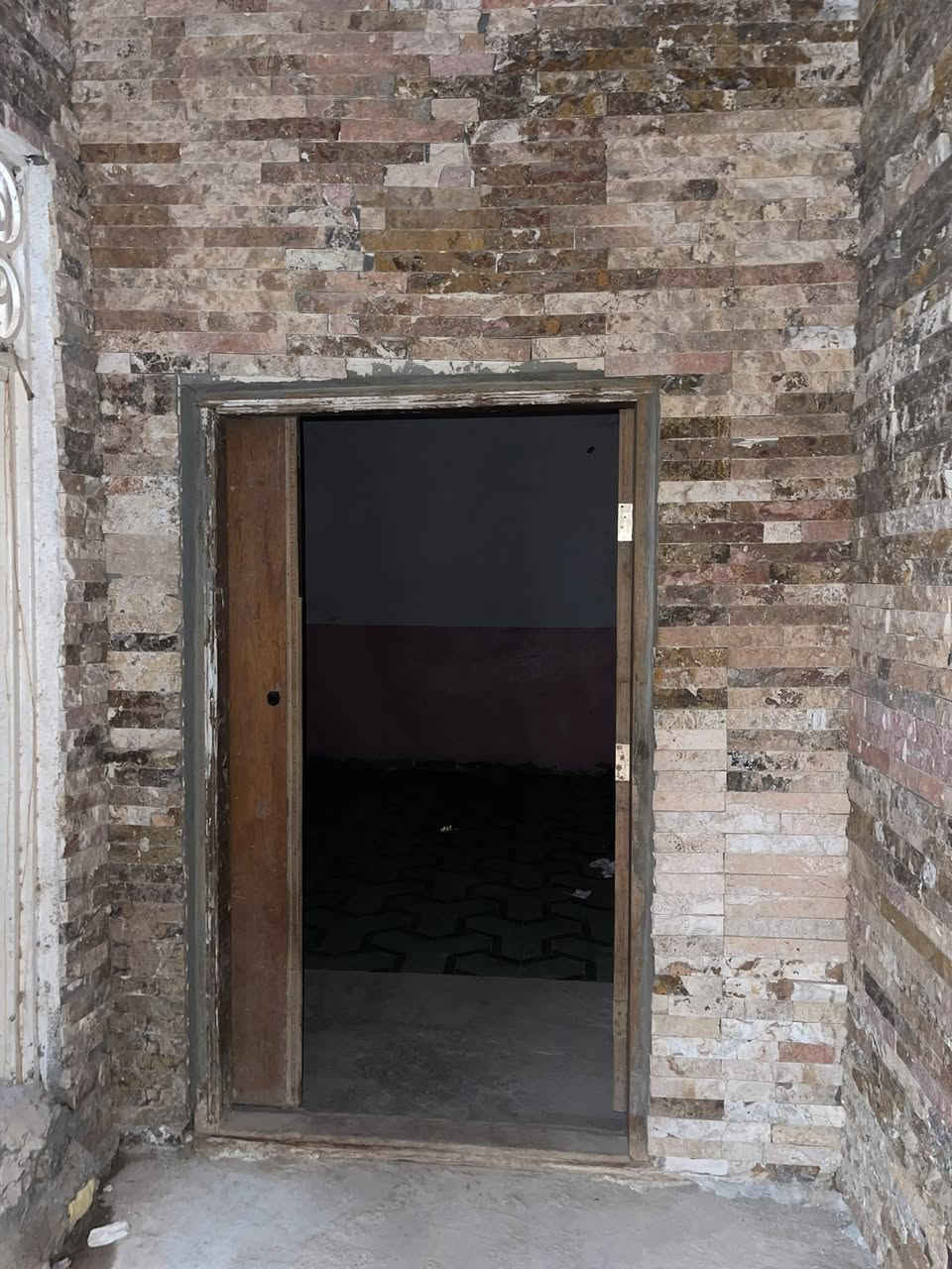 متوفر مشتمل للإيجار شارع المطار الجديد مقابل أسواق فدك 15 متر عن الشارع ***********
