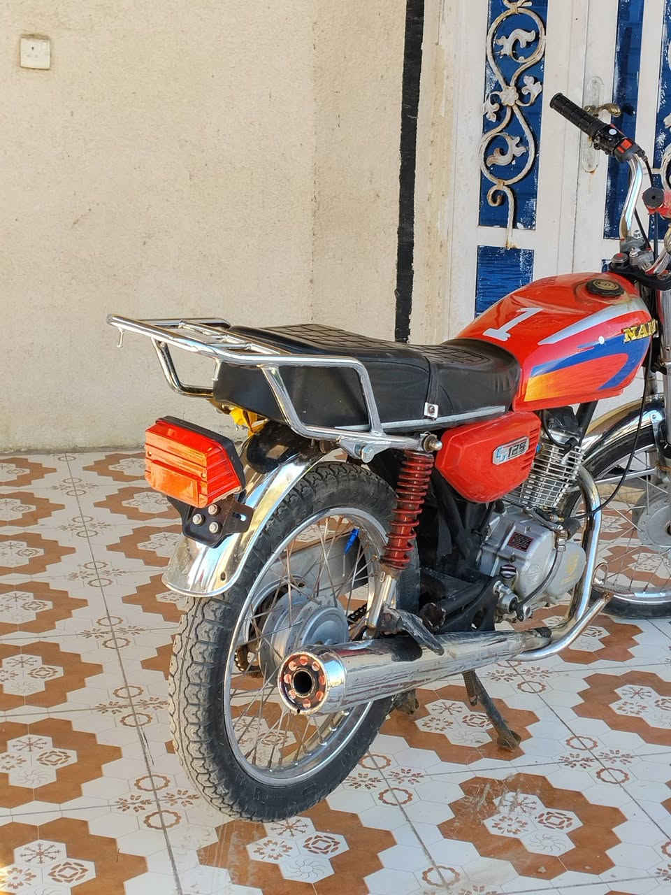 السلام عليكم للبيع دراجه تايكر 2018 اوراق اصولي دراجه حلوه ونضيفه بس عوزه تفيلس شلعته تشك الكاع  مكاني بابل طهمازيه 
السعر 350 بيه مجال بسيط جدا للاستفسار.      ***********
