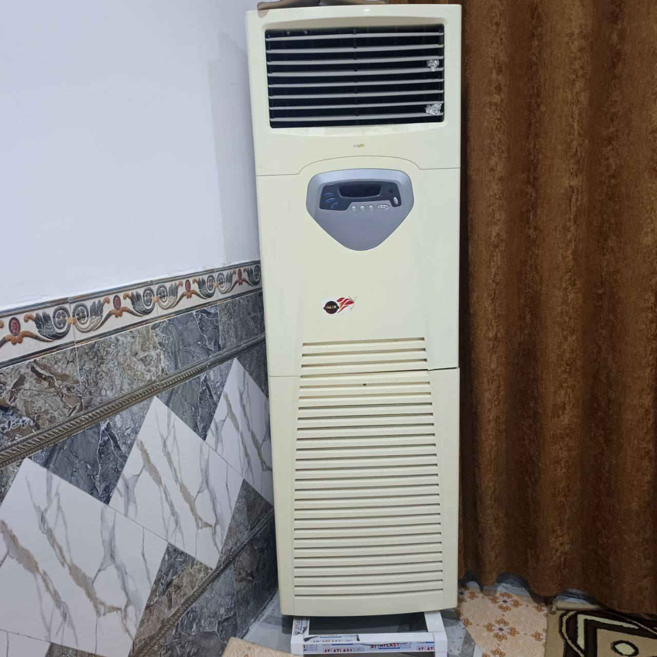 سلام عليكم متوفر سبلت AUX باب اول ٣ طن نضيف شغال بي ليك ماطور جديد مع مكيف جنرال طن ونص مستخدم شغال يحتاجله واجهة وترتيب كفر واجه رقم ***********
