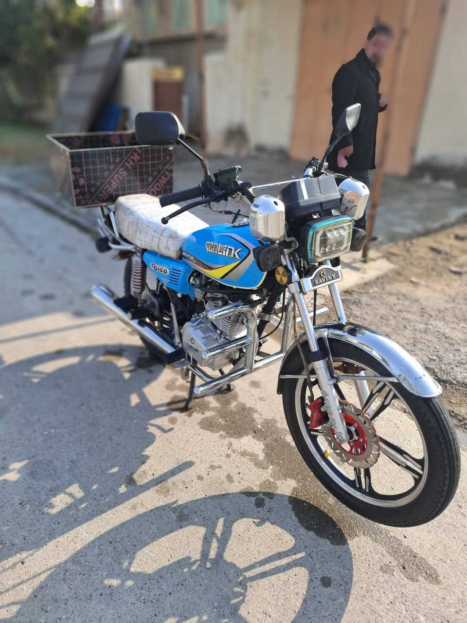 سلام عليكم سيفون للبيع فقط مكينة برغي ما ملعوب بيهة دراجة نضيفة موديل 23 اوراقهة موجودة السعر  640 وبيهة مجال الرقم ***********
