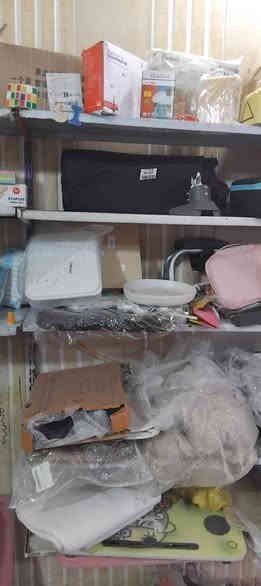 السلام عليكم محتويات المكتبه للبيع لعدم التفرغ بغداد الاتصال ***********المحتويات جهاز استنساخ ريكو عادي ملون نضيف جهاز كبس هويات أغراض امزون جديد السعر مليونين وبيها مجال
