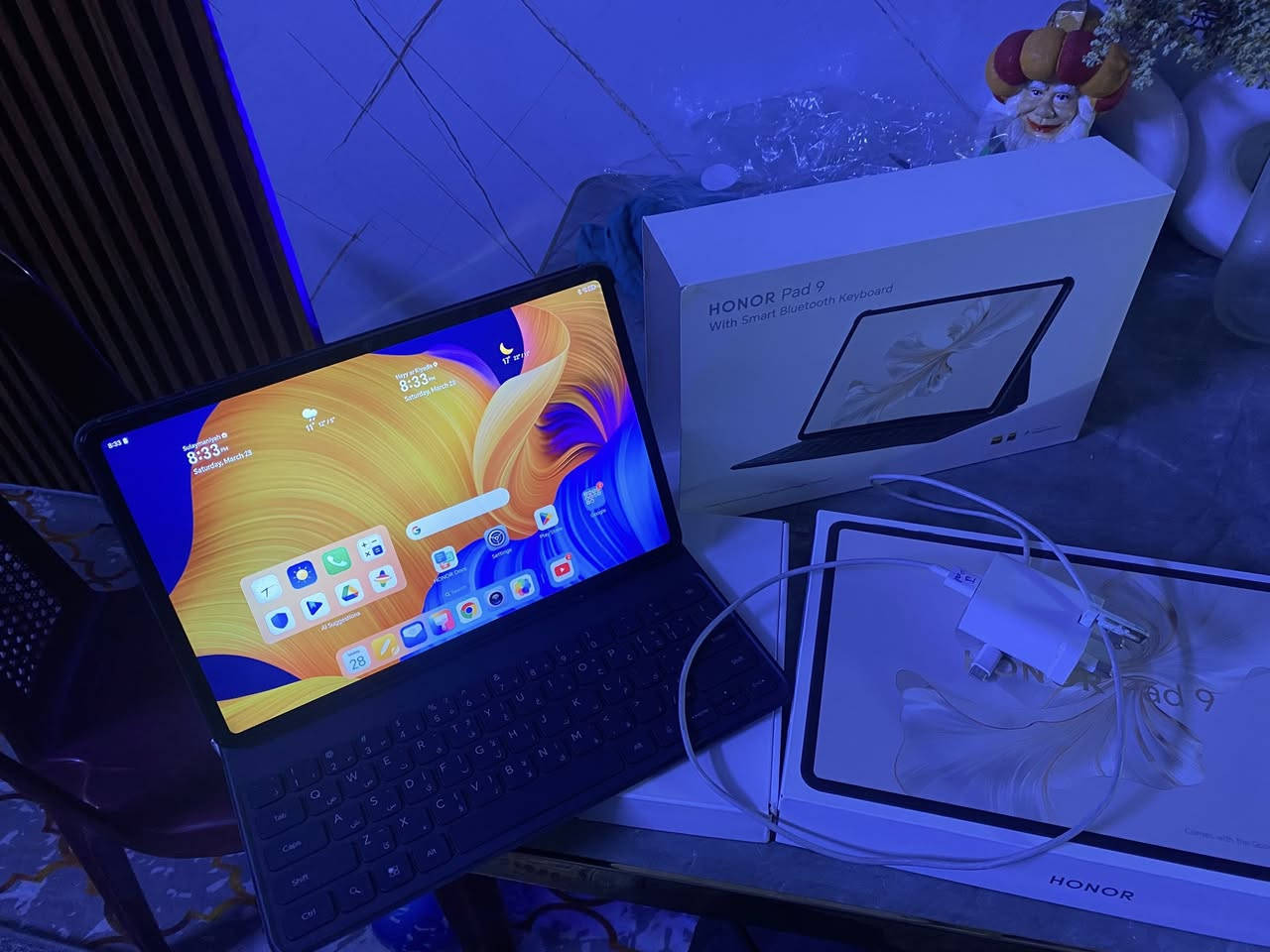 السلام عليكم 
من رخصة الادمن 

🔥 للبيع جهاز تابلت شبه جديد 🔥

📱 Honor Pad 9  
✨ الحالة: نظيف جدًا (مستخدم بس مرتين إلى 3 مرات)  
📦 كامل الأغراض ويا العلبة الأصلية  
⌨️ ويا كيبورد بلوتوث أصلي  

📊 المواصفات:

📏 الشاشة: 12.1 إنچ، دقة عالية + 120Hz  
⚙️ المعالج: Snapdragon 6 Gen 1  
💾 الرام: 12GB  
📦 التخزين: 256GB  

🔊 الصوت: 8 سماعات ستيريو – صوت قوي ونقي  
🔋 البطارية: 8300mAh تدوم لفترة طويلة  
⚡ الشحن: سريع  

📸 الكاميرا:  
- خلفية: 13MP  
- أمامية: 8MP  

💰 السعر: 350 الف
عنواني بغداد 
الكرادة


**إذا كنت صاحب هذا الإعلان وتريد حذفه لأي سبب، رجاءا أرسل رسالة إلى الدعم الفني**