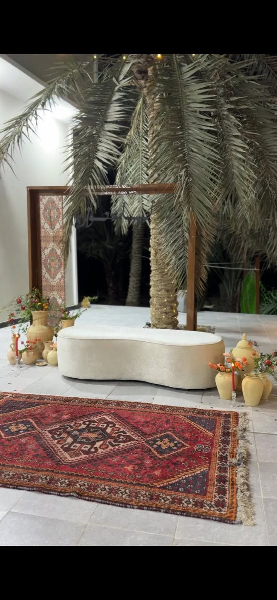 ‎✨ كوشة خطوبه وحنه خليجيه ✨
‎📍 الموقع: البصرة

‎🔹 الكوشة الرئيسية تتضمن:

• شازلونة

• بردة

• ستاند بردة حديد  مكون من ٣ ستاند (تصل لطول ٤ متر )

• لوحة ترحيبية قابلة للتغليف حسب الطلب�• ميز ذهب عدد (2)

• ميز كيك

• تيبلام عدد (5)

• ستاند ورد عدد (4)

• ستاند ذهب

• حامل حلقات

• ستاند عطور عدد (3)

⭕️ كوشة الحنه تتضمن: 

. فريم خشب قياس ٢*٢ 

• فخاريات عدد (23) بأحجام متنوعة

• ورود مثل الموضحة بالصور (عدا الياس الطبيعي)

• طبك خوص عدد (1)

• سلات خوص عدد (2)

‎✅ يمكن استغلال الكوشة الرئيسية وترتيبها لتناسب كوشة الحنّة أيضاً.

‎🎨 مميزات إضافية:

يمكن تغليف ميز الكيك وميزات الذهب بالجلاد أو ورق الجدران بأي لون أو تصميم حسب الطلب، مع إمكانية التغيير والتنسيق بما يناسب المناسبة.

‎📞 للتواصل:�***********

‎📍 البصرة
