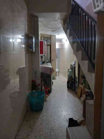 مشتمل ٦٠ م واجهة ٤ م بناء نظيف جداا غرفتين نوم واستقبال وخدمات  الشعب خلف محكمة الشعب السعر ١٢٠ مع المجال للاستفسار ***********
