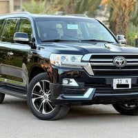 اخوان عندي لاندكروز 2021 VXS ساز لون اسود رقم بغداد بأسمي ماشيه 58 الف...
