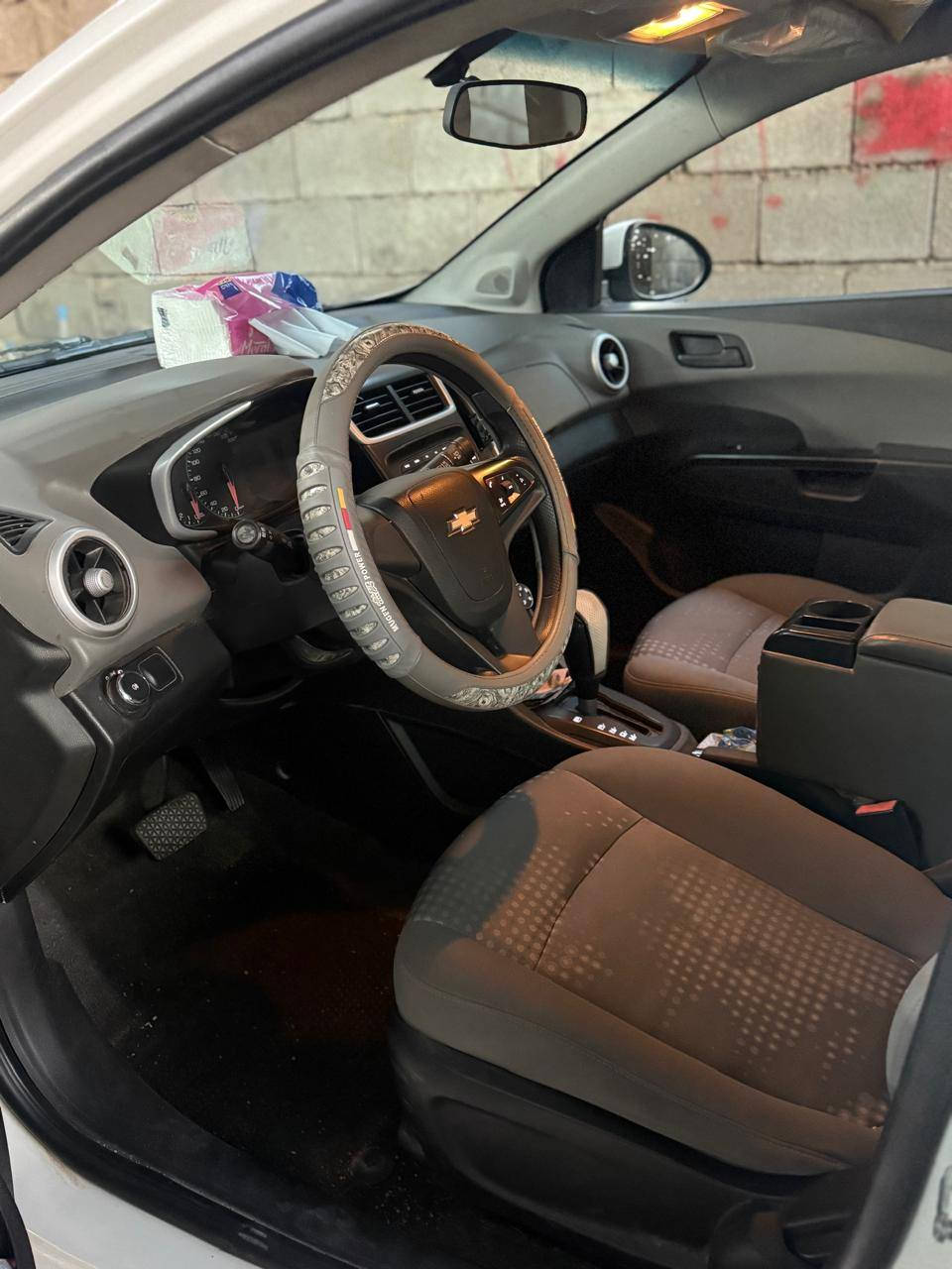 السلام عليكم سيارة افيو موديل 2019
سيارة جاهزة من كل شي مال بيت ما ناقصها شي 
السنوية منتهية صار سنه ولضرر كما موضح بالسونار 
السعر 87 وبيها مجال 
للأستفسار الانتصال على الرقم 
***********
