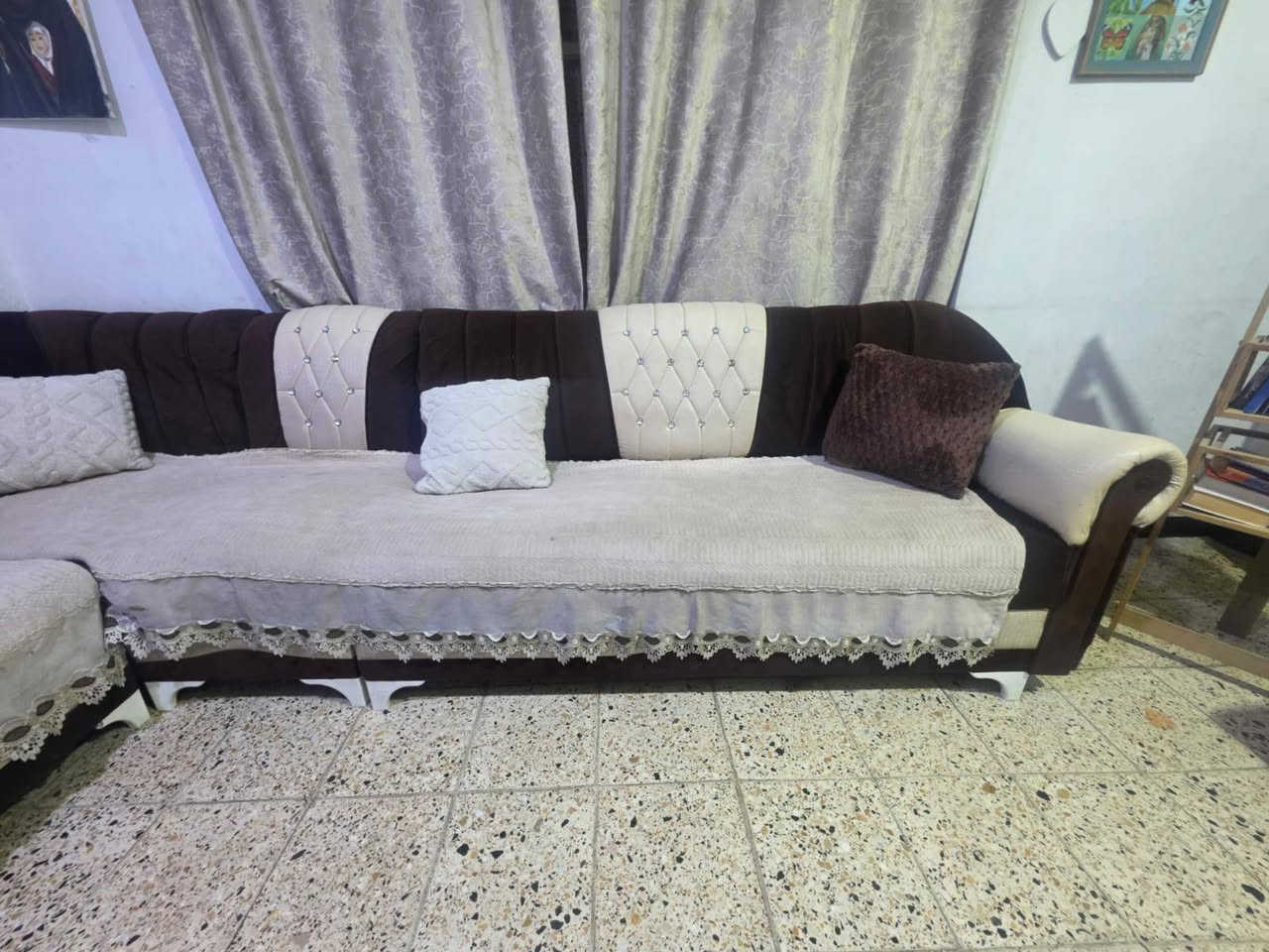 تخم للبيع – مستعجل
نظيف وبحالة ممتازة
السعر 300 ألف قابل للتفاوض
وياه هدايا: مفرش تخم الاصلي 4  قطع بردات كل قطعه مترتين ، 4 كوشات، 
الموقع: الأمين الثانية / شارع المركز
التواصل واتساب
***********
