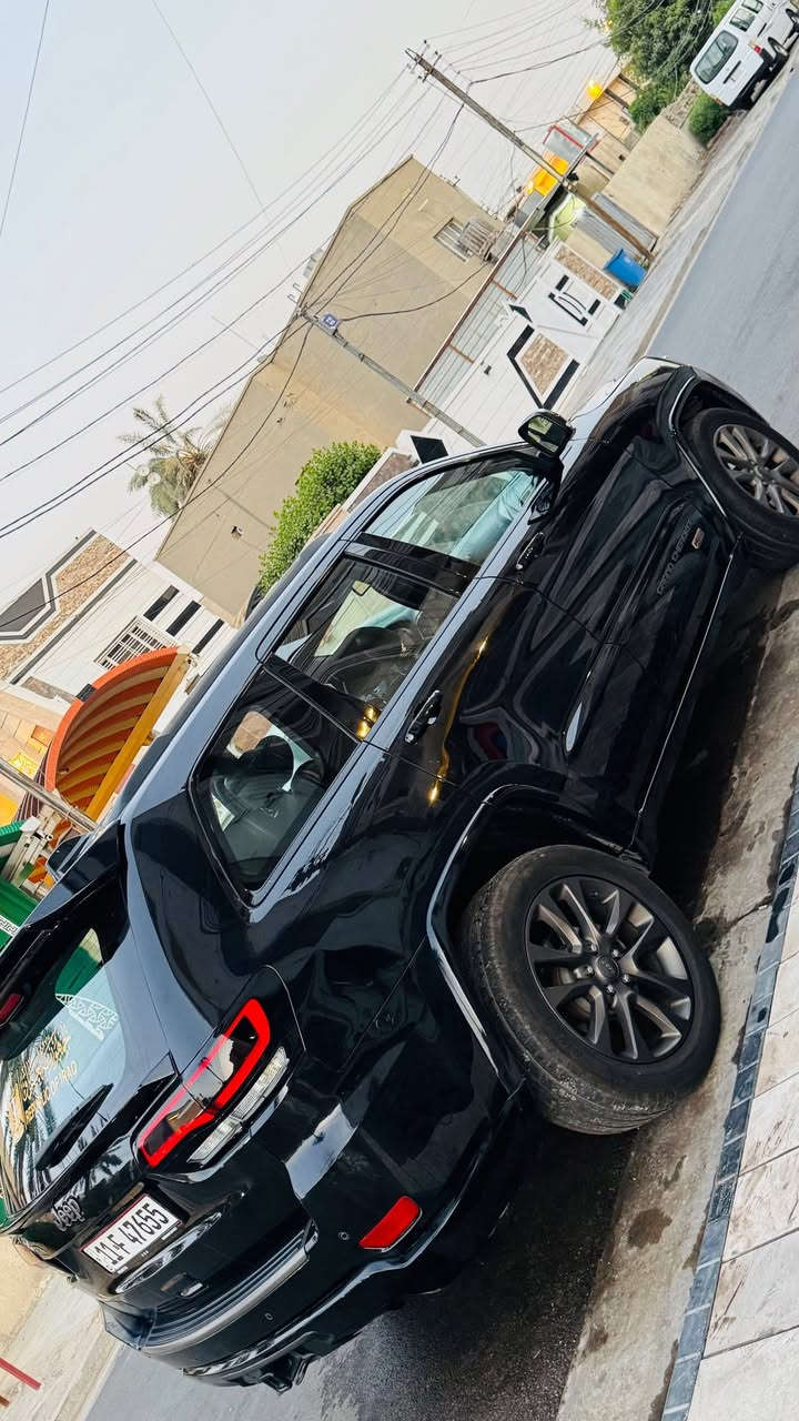 السلام عليكم
جيب كراند شيروكي للبيع بسعر مناسب
فول مواصفات
 موديل2016
رقم بغداد انكليزي ب اسمي تحويل ثاني يوم
ماشيه 100 الف كيلو 
محرك 3600 
مبرمج ع العادي والمحسن ماكو شي اسمه دوانز
فتحة سقف بانوراما
منظومه لايت زينون 
كشنات 5 تدفئة وتبريد
تدفئة استيرن
تحكم ستيرن كهرباء تصعد وتنزل
كشنات جلد بلاد مختمات 1941
كشنات كهرباء
شاشة جبيرة
جي بي اس
لايت وبگ لايت لد شكل الخليجي
جنطة كهرباء 
تبريد منفصل مناخين
اوتو ستوب
حساسات اطار
اوتو بريك من ترجع ع البك
رادارات جانبيه
تعتيم مرآة بالضوة العالي
لد محيطي للسيارة جميع الاالوان
سستم صوت عالي الوضوح والنقاوة
السعر وصور الحادث والسونار ع الخاص
اي تفاصيل اتصل  
مكاني بغداد الكرخ
*********** 
*********** فرقان الموسوي
