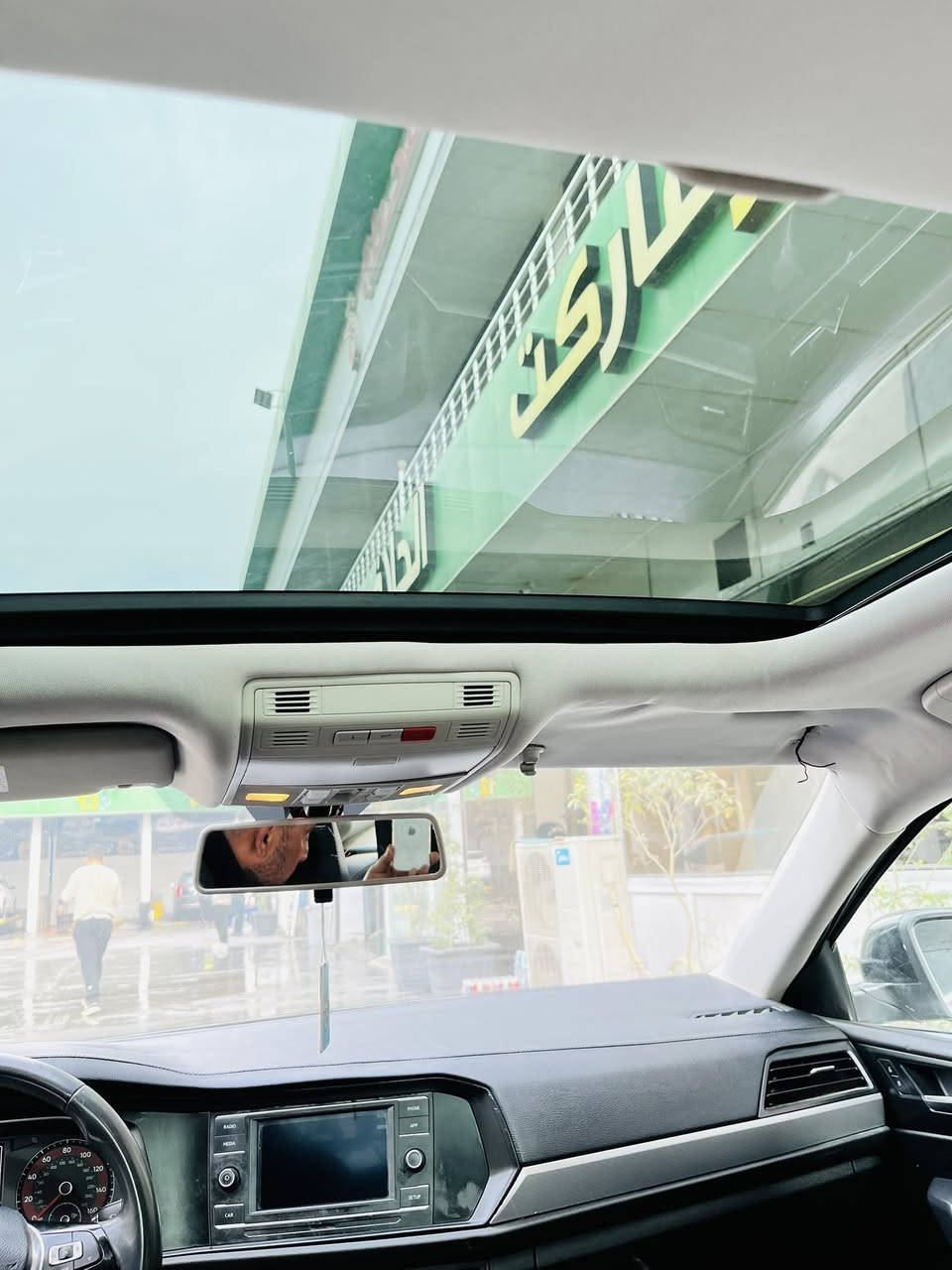 اسلام عليكم للبيع جيتا  مديل 2020فول مواصفات مصبوغه عام  عداد المسافه 25 الف السياره بيع مستعجل السعر 115 رقم بغداد او بسمي تحويل ثاني يوم. العنوان بغداد شارع فلسطين الاستفسار على ***********
