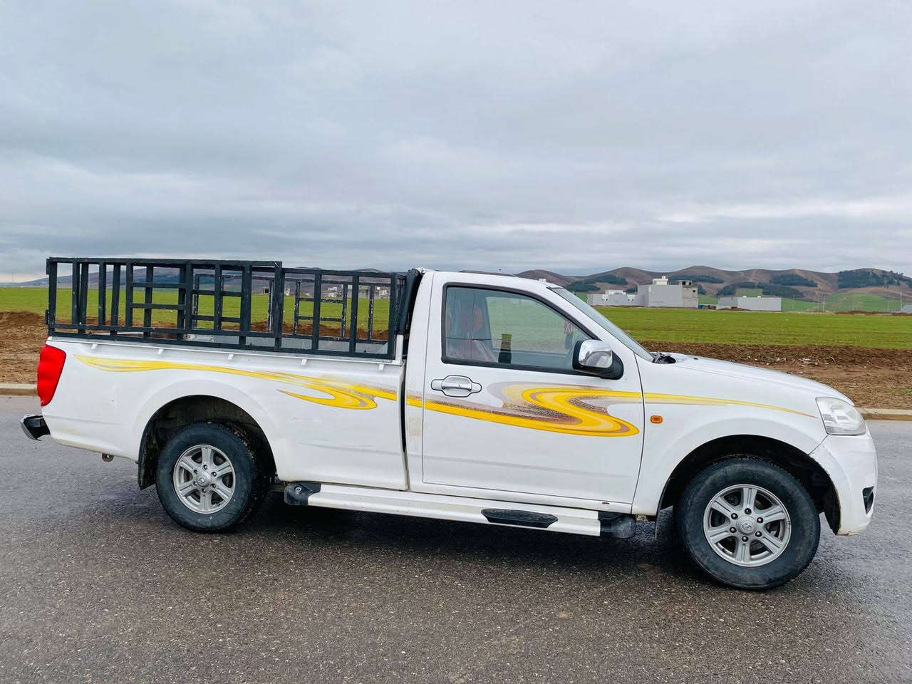 السلام عليكم سيارة كريت ويل للبيع موديل 2016كير محرك اكسن شرط تايرات جديد تدفيه تبريد شغاله رقم بغداد السيارة بدون صبغ   مكان السيارة زاخو الشرأي يتصل عل هذا الرقم ***********
*********** زاخو, دهوك
