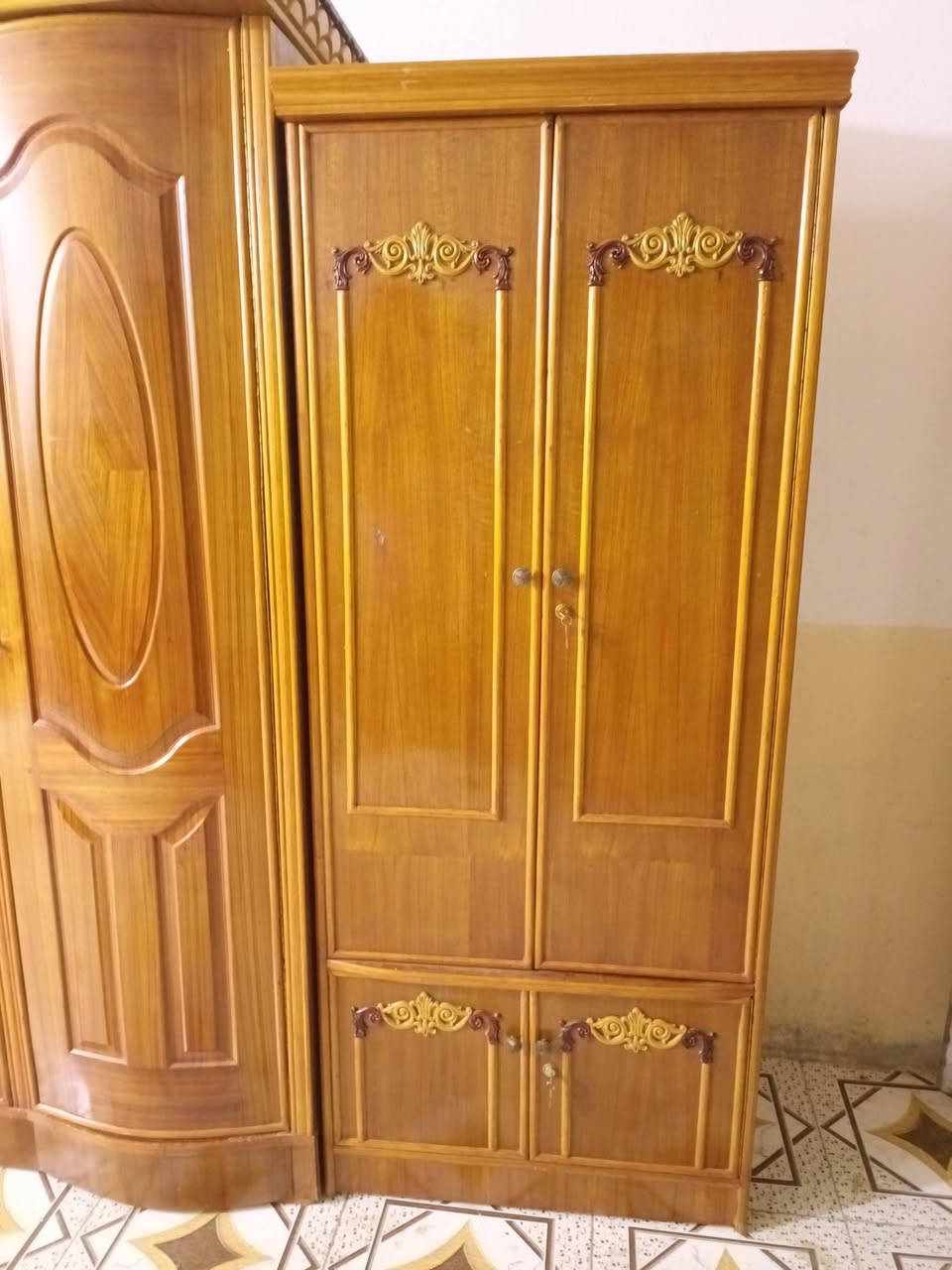 غرفه ترهم للزواج  5 ابواب الكنتور مفصل زاوية كنتوريه
لظهر جرجوبه براغي التخت بالوك اسود مكان قضاء القاسم 

لرقم *********** سعر خاص توصيل لايوجد
