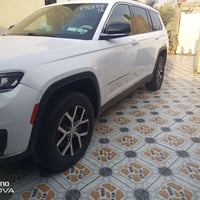 جيب شيروكي 7راكب موديل 2023اصل  بدون رقم  فول  عده الفتحه حساسات امامي...