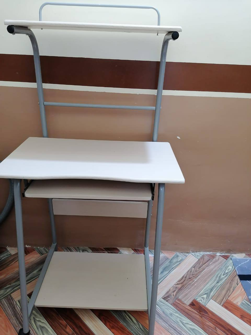 سلام عليكم من رخصة الأعضاء المحترمين غراض للبيع ثلاجه 50ألف جربايه 30ألف ميز 20ألف مكاني نجف حي العسكري ***********
