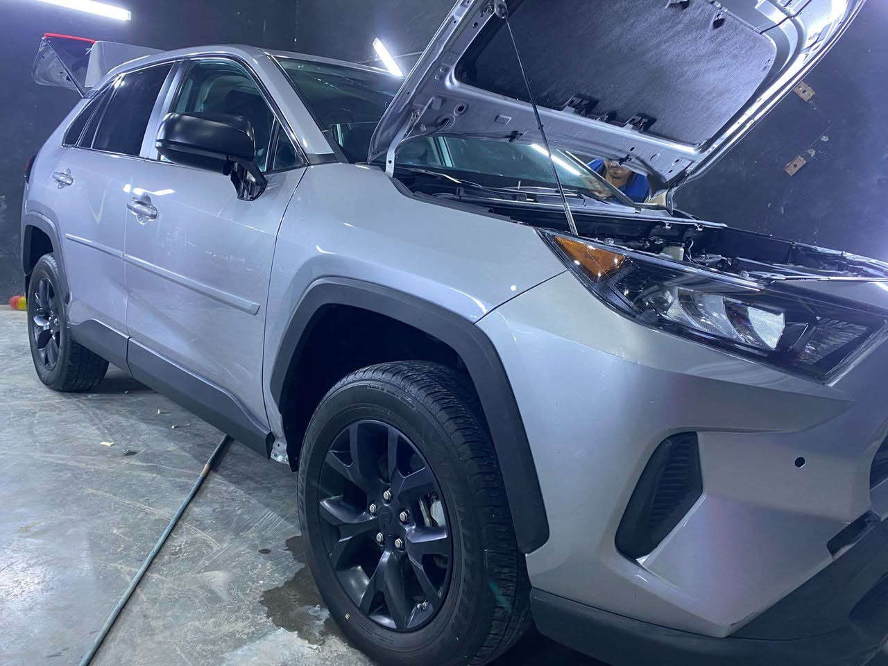 السلام عليكم 
راف فور بانزين فقط موديل 2022 رقم بغداد ماشيه 70 الف 
وارد امريكي *********** بيها 5 قطع صبغ 
بجم كبس بدون ارباك السعر 175 وبيها مجال  للاستفسار اكثر الاتصال *********** بغداد, العراق
