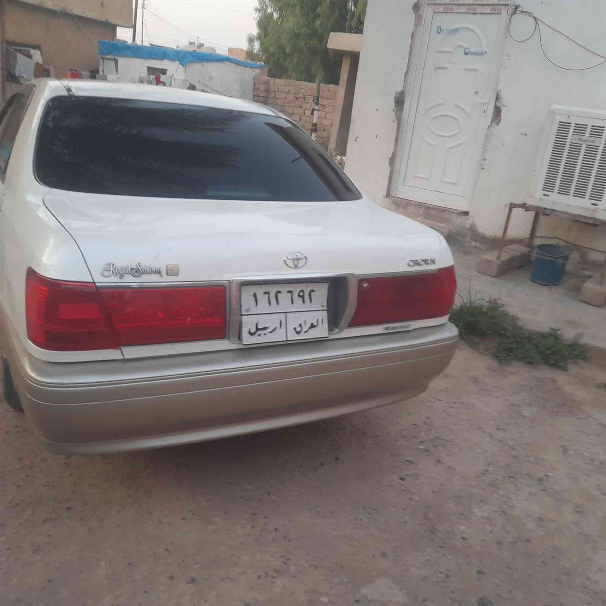 السلام عليكم ملكه اربع  دكم كرستال امامي خلفي فول موصفات كير محرك صدر بل جيس مابيها اي نقص فقط غاز لتبريد مراوس يرهم او بيه ٣٧ بيها مجال *********** زنون بيها محرك ديفور كبير
