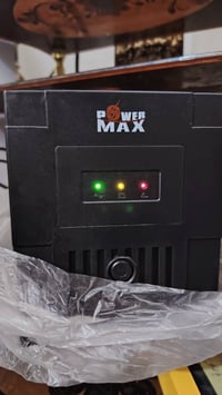 يو بي اس • 2000 فولت • نظيف وشغال