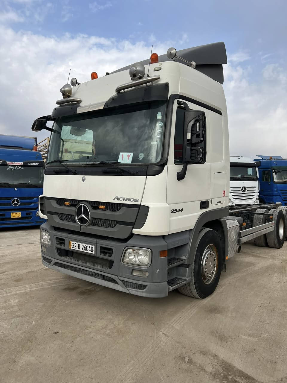 السلام وعليكم اقرأ تفاصيل واتصل ↙️✅
اكتروس موديل 2012 حجم 25.44 مواصفات هاف تبريد ثلاجه 
دبل مناميه شاصي جامبو رقم وسنويه جديده هزه وفحص جديده سياره حلوه و نظيفه رقم الهاتف قحطان معرض 
*********** كورك *********** اسيا 
معرض ابو قحطان واولاده العنوان موصل برطله سهل نينوى 
✅✈️
