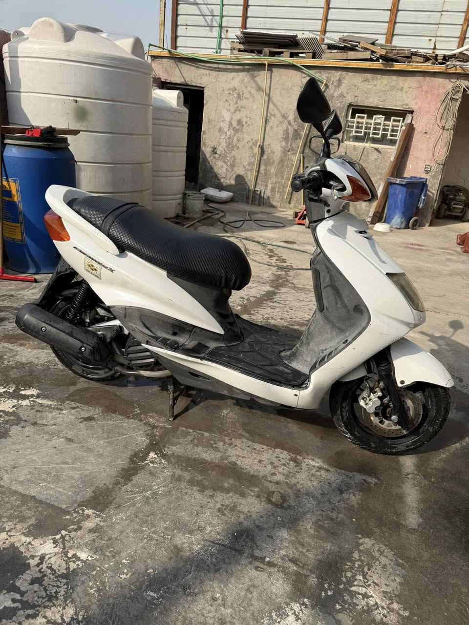 السلام عليكم شباب 
دراجه سكنس نثيه ياباني ياباني اصل
بلادي مكينه ما ملعوب بيه  كفرات اصليه 
زوج تايرات جدد لدراجه مال رمبه  
مكاني بغداد مدينه الصدر 
***********
