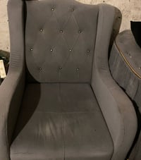 تخم مستعمل بس بي اضرار بسيطه بالقماش فقط حرك بسيط بالقماش وحده ثنائيه ...