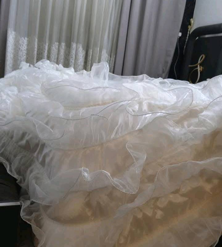 نزله عرس بيضه جديده مفروشه مرتين مشتريتلههsilver cotton تنزل للكاع ويه كوشه ثالثه  القياس king size قطن وستن 