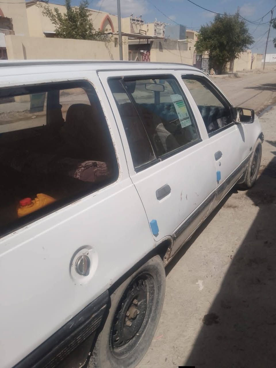 من رخصه الادمن اوبل كاديت ستيشن موديل ٩١ لون ابيض رقم انبار انكليزي هزه جديده سنويه لل٢٩ تحويل مباشر بلاديه محرك ١٨٠٠جديد كيرعادي السعر ٢٦وبيها مجال قليل الاتصال ***********
