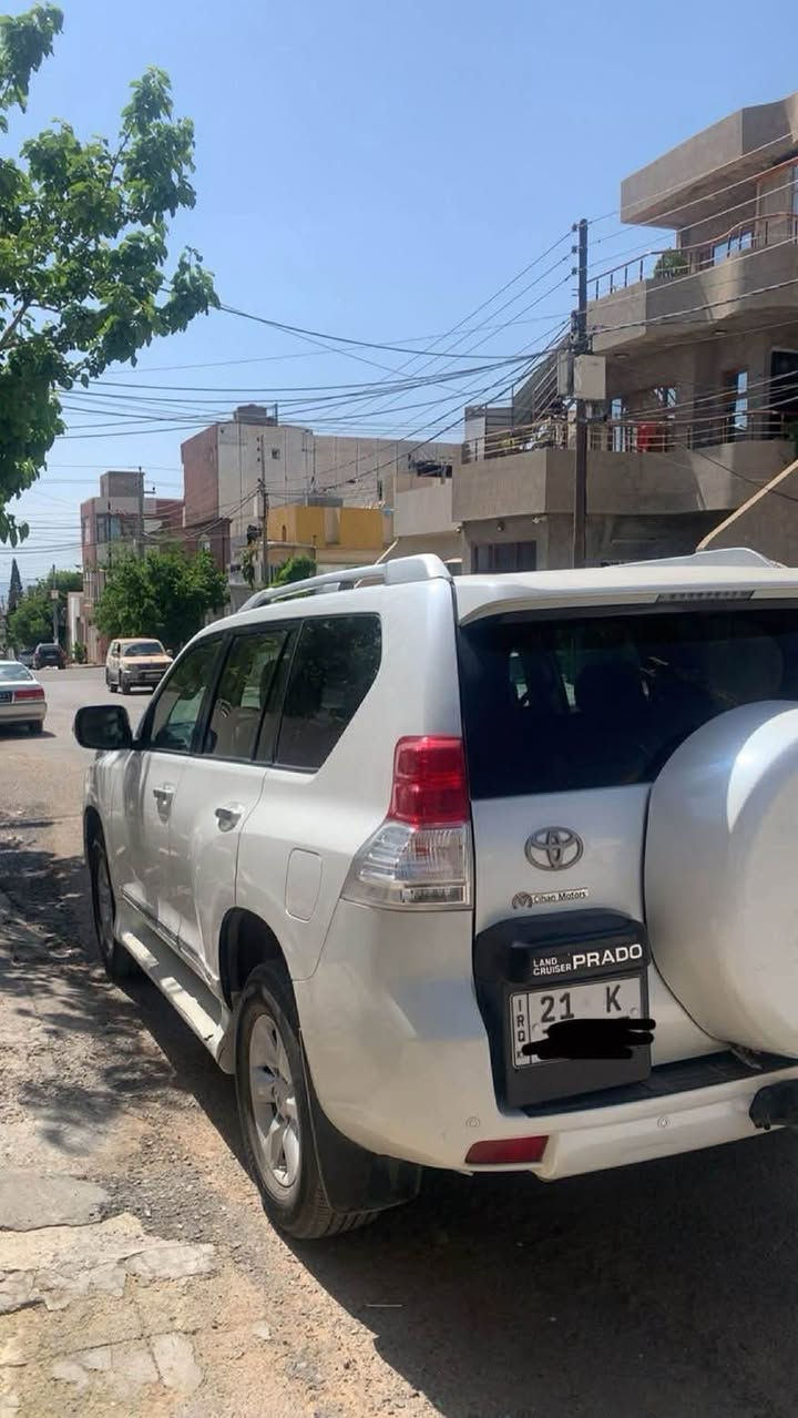 پرادۆ ٢٠١٣ / ٤ پستۆن
٢١٧ هەزار ڕۆشتوە
ساردو بۆیاخی نیە سۆنەرەکەیم دا ناوە 
مەکینەی کراوەتەوە بە شەرت سەوت و دوکەڵ و بوخاری نیە
نرخ / ٢٢٥ گەڵاو مەجالێ کەم
ژ.م / *********** السليمانية, العراق
