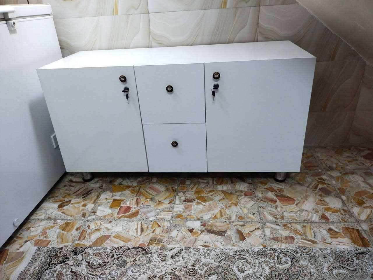 بوفيه العرض 120 
العمق 48
لارتفاع 65
جديده الله شاهد بابين وجرارات 2 اي شخط مابيها شرط الفحص 250


**إذا كنت صاحب هذا الإعلان وتريد حذفه لأي سبب، رجاءا أرسل رسالة إلى الدعم الفني**