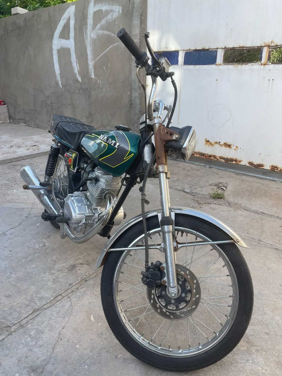 السلام عليكم 

دراجه اربعه كير ايراني  شلامجه اصل شاصي 2017  اصل تعمير  2024  غراضها كلها ايراني من احمد الدراجه معايزه برغي واحد  شوف بعينك الدراجه  اوراق كامله  مو رقم   استخدام قليل جداً
السعر 650 الف وبيها مجال بسيط  
مكان الدراجه نجف كوفه

***********
