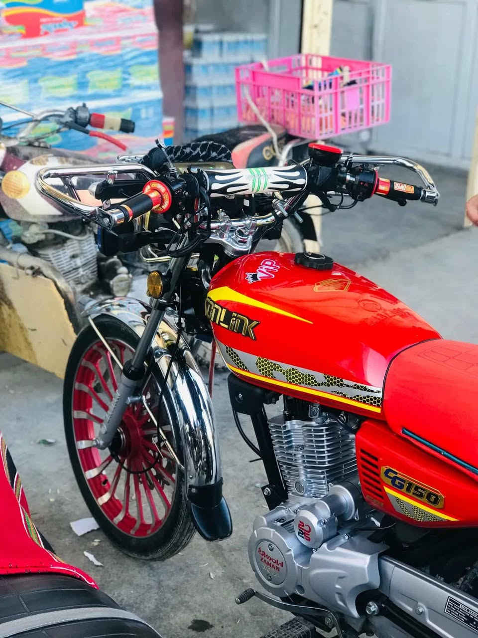 السلام عليكم مطور سيفان زامان اللبيع مكان حمام العليل بعدو زيرو سعره 900وبي مجال *********** ويرهم مراوس بقفاز
