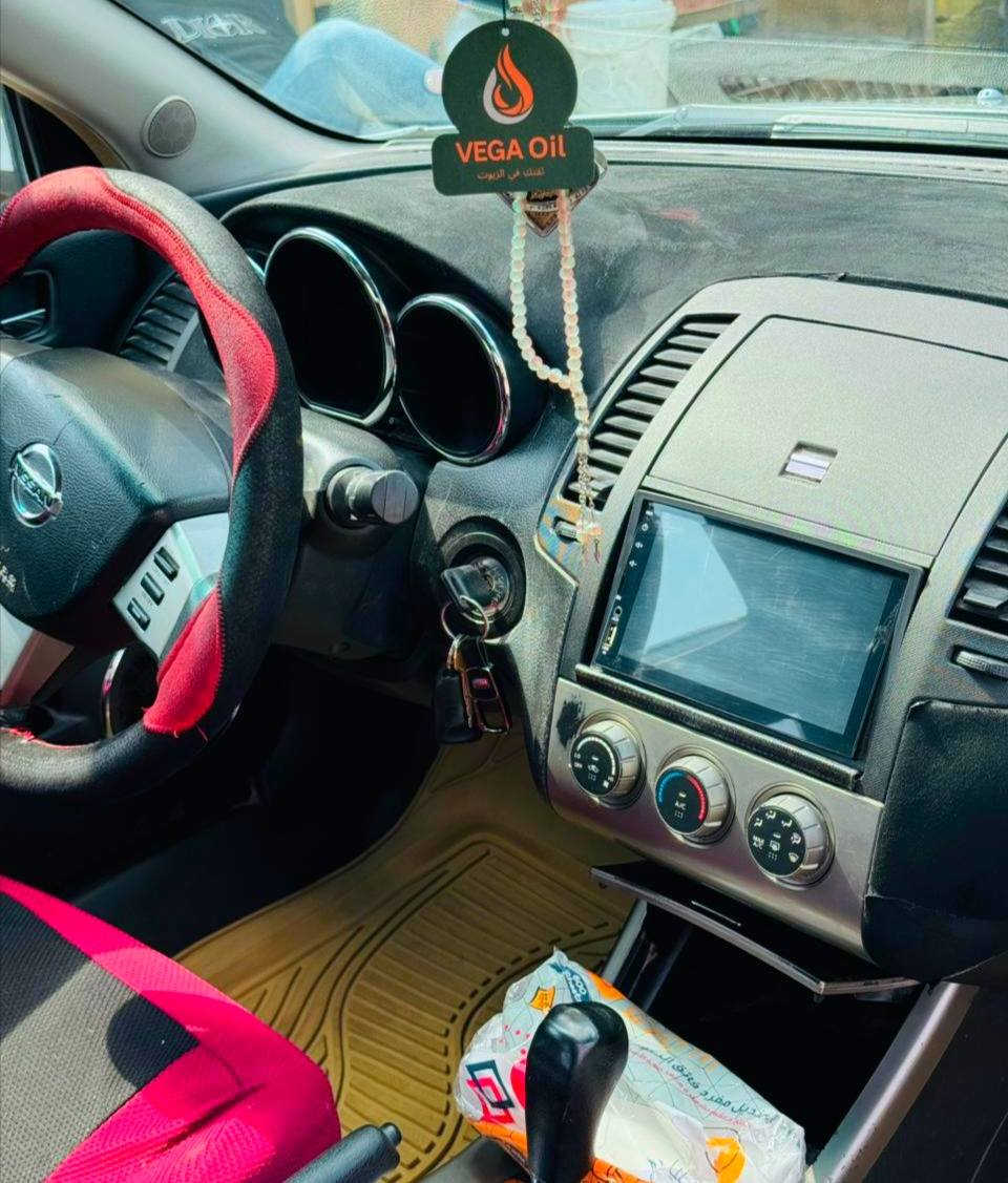 السلام عليكم.
التيما / نيسان / 2005
رقم بغداد جديد / تحويل بشرط
صبغ عام أثر جراد / فيديوا قبل الصبغ
كهربائيات شغاله 
تخم تاير جديد
ادامه للمحرك كامله
قاعده فيت بم جديد / مع اصلي
صدر 50 ٪
 سياره جاهزه.
السعر  68 $ وبيهه مجال

***********
***********
