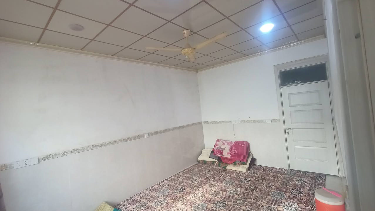 ئەم خانوە بۆفڕۆشتن ناونیشان سموود ئاوباریک نزیکی جادەیە نزیکی مارکێت و صەیدەلییە خانویەکی پاکو بێ عەیبە ڕوبەری 100مەترە ژورێکیش کراوەلەسەرەوە وەکو دیوەخانەکەیەتی بەس تەواونەکراوە ژمارەی موبایل ***********
هذا البيت للبيع عنوانه صمود اوباريك قريب من الشارع العام قريب من صيدليه واسواق 100 متر نضيف وجديد اكو غرفه فوك نفس قياس استقبال بس ماكامل 
هذا رقم ***********
