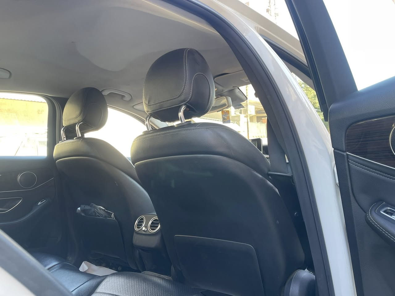 للبيع مارسيدس C300 2016
محرك 2000 تيربو 

دعامية امامية c63 

مع دعامية خلفية c63

مع دفيوزر وحلوك صالنصة c63 

تو ويل 

شاشة كبيرة 

دبل ماوس

كشنات كهرباء 

كشنات خزن 

تشغيل بصمة 

تركشن تزحلق

داخل اسود مع تطعيمات صاج 

مري كهرباء شفط 

كامره خلفية مخفية قلاب 

لايتات داينمك مع Led ابيض وازرق 

ماشيه 79ml 

  رقم سليمانيه والسياره بااسمي تحويل ثاني يوم 

حادثها ربع بنيد وباقي كلين بدون ايرباك 

سعر 220 ورقه وبيها مجال 

***********

للبيع او مراوس بC300 2023
مكان بغداد الدورة
