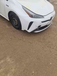 تويوتا بريوس موديل ٢٠٢١ فئة xle بلاك ادشن بطارية ليثيوم محرك ١٨٠٠  معر...