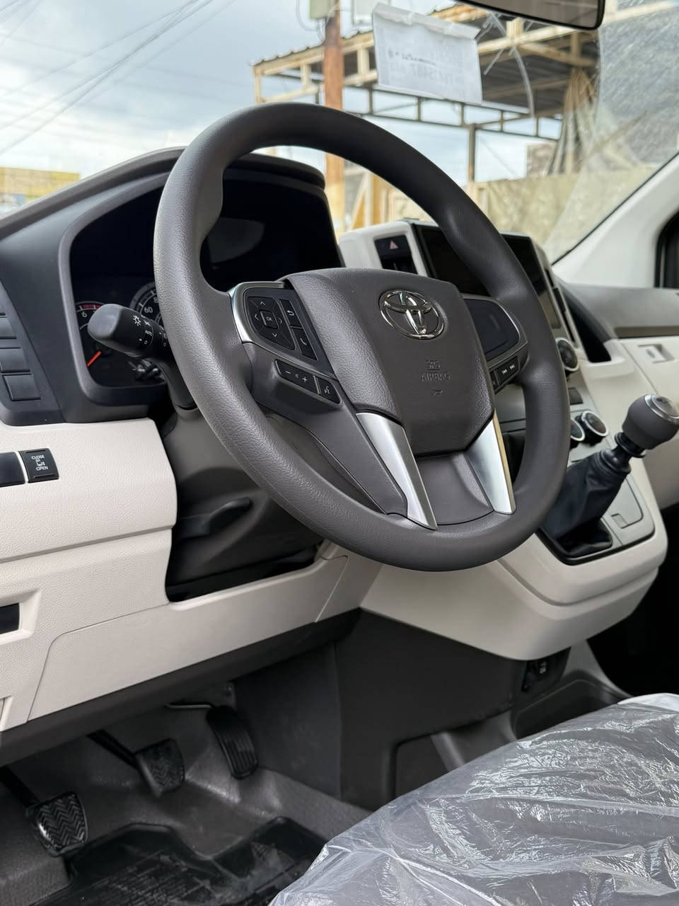 سلام عليكم تويوتا هايس 2026 فوول مواصفات گيرر عادي باب كهرباء زيروو صفركيلو مترر رقم بغداد مكاني بغداد ترهم مراوس حسب القناعه الاستفسار ع ***********
