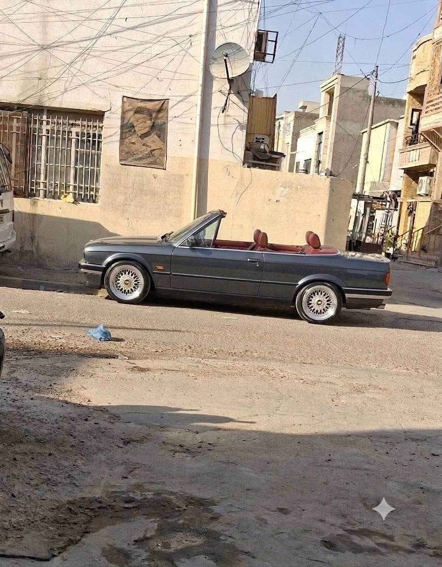 بي ام زعره كشف بلاديه بدون حادث كير محرك مضبوط سياره عضمتها حلوه جدا للتعمير موديل 89 كصيف 
سياره نقصها تبريد فقط 
مكاني بغداد حي الخضراء سعرها 39 بي مجال *********** بغداد, العراق
