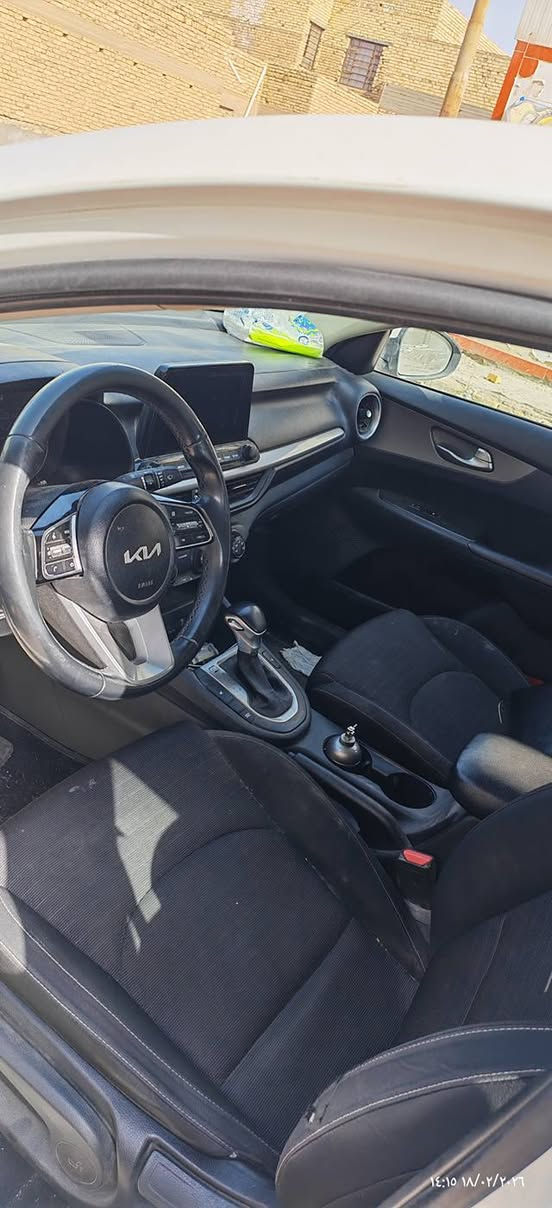 شلونكم يلربع
عندي هالفورتي هاي شوفت عينكم
موديل ٢١
معوقين مثنى (معوقها موجود ورويحة حلال) 
بيها تبديل جاملغ وصبغ باب وبنيد 
ماشية ١٣٠ الف ماضلت زاويه بالعراق ما دحستها بيها(السيارة مو غير شي) 
السيارة معتني بيها بلدهن و بانزين محسن البقية ولا بحالها (بالسنة مره وحده اغسلها)

اكو طگطگه قليله بجهة اليمين اعتقد  طبله( واغلبكم يحب الطگطگه) 
الجامة بيها فطر يشگگ شگ بالليل
كشنها يسوي انزلاق
ناصية بحيث بالنمله اطخ
السيارة اخذتها العام ب١٣٥ والسنه اريدها ١٢٥ مع المجال وحبة الخشم

اليريدها يتصل ويصير خير ( احتمال أقنعه يسافر وياي ويترك السيارات)

وهاي صورها بدون تنمر
ملاحظة الربع الطالع بلصور باقي مال جگاير
والاسفنجة اشتريتها بالف امسح الدشبول وتندمت 
هذا رقمي للعنده نيه يتورط بيها
***********
