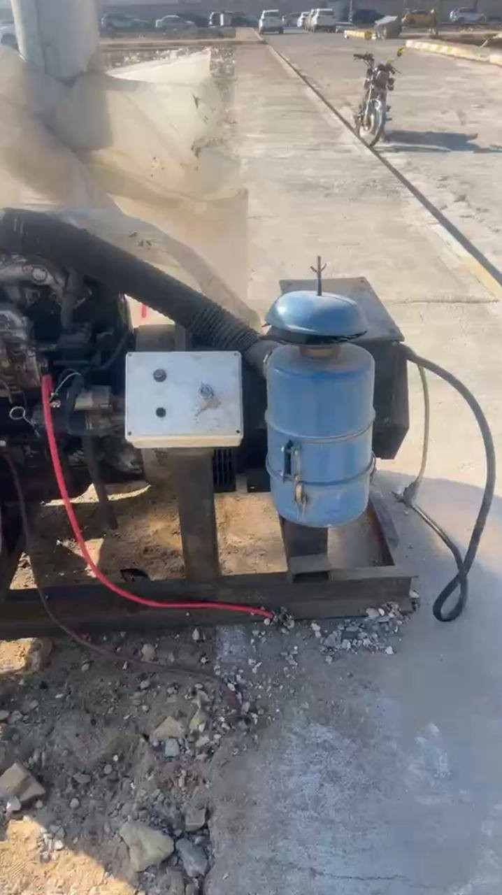 سلام عليكم
للبيع مولد ازوزت 4 سلندر 
مكينه ما مفتوحه ورأس توليد صيني30 
مكينه كلش حلو وراديتر جديد مكاني صويره تواصل واتساب :***********
