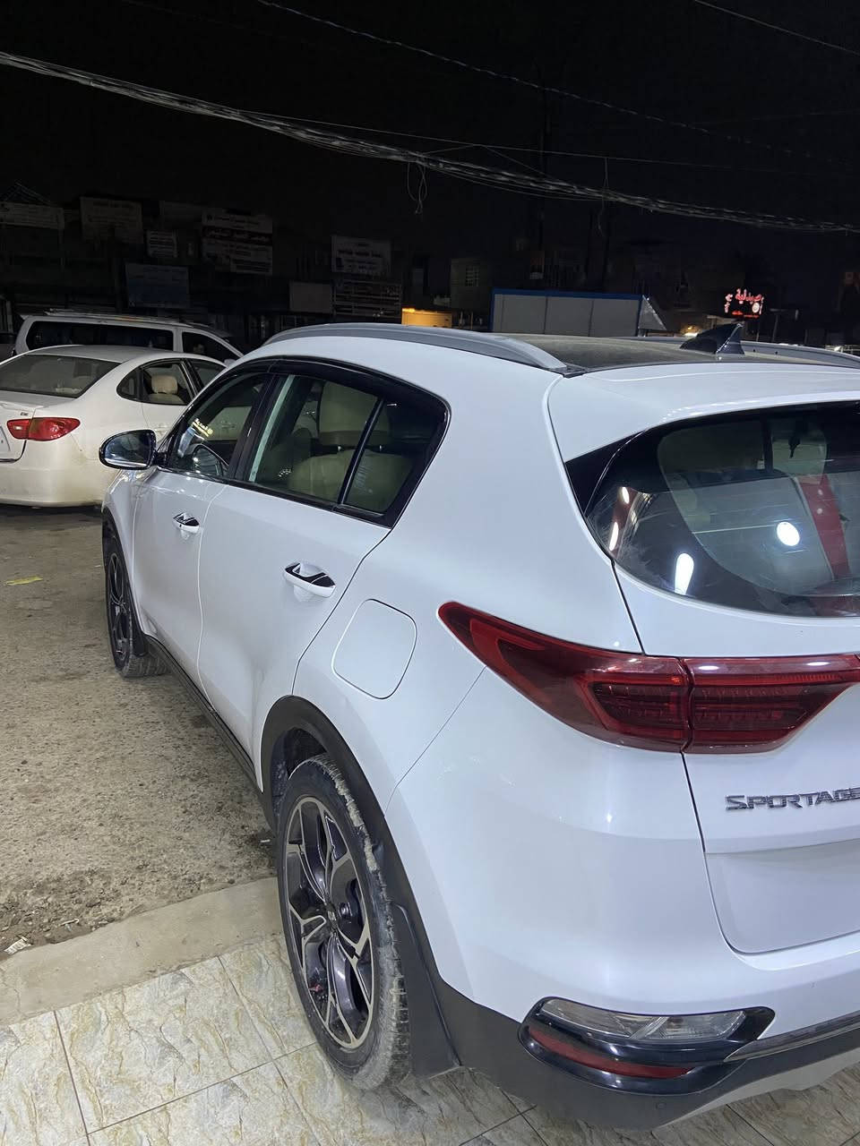 السلام عليكم
للبيع سبورتج موديل ٢٠٢٠
جيتي لاين فووول مواصفات
بصمه تشتغل 
بصمه ابواب
تشغيل عن بعد 
سياره نضيفه
سعر ٢٢٨بيه مجال حك جيه 
رقم ***********
بسمي سياره تحويل ثاني يوم 
مكان سياره بغداد ابي غريب
