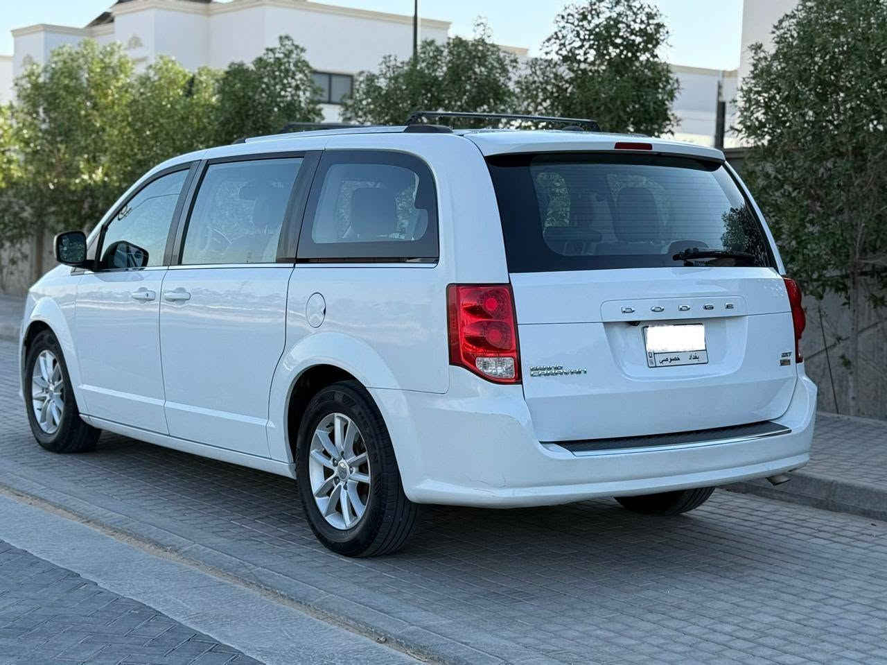 (بيع فقط )دوج كرفان موديل 2019 وارد امريكي السعر 148 وبيها مجال مواصفات SXT فول بيبان كهربائية جنطه كهرباء 7 راكب 3 قطع تبريد شاشه كامره محرك 3600 تبريد ثلج حداديه على وضع الشركه ماشيه 60 حقيقي تخم تاير بل كارتون السياره استخدام شخصي رقم بغداد مشروع وطني حادثها چاملغ وبنيد وجاملغ  ملون والباقي كفاله عامه ضربه وصبغ وتبديل مكاني كربلاء المقدسه الاستفسار ***********
